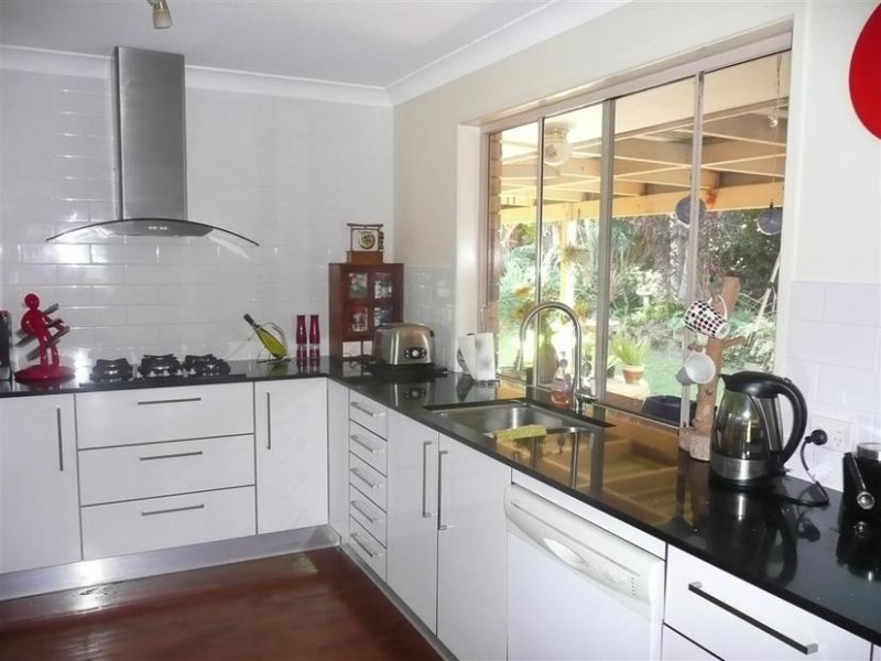 15 Parkview Road, Glass House Mountains QLD 4518