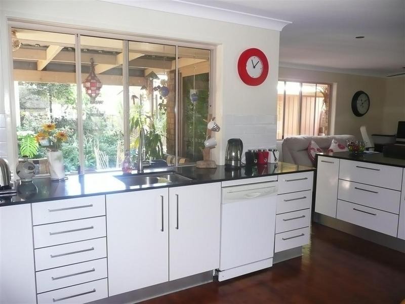 15 Parkview Road, Glass House Mountains QLD 4518