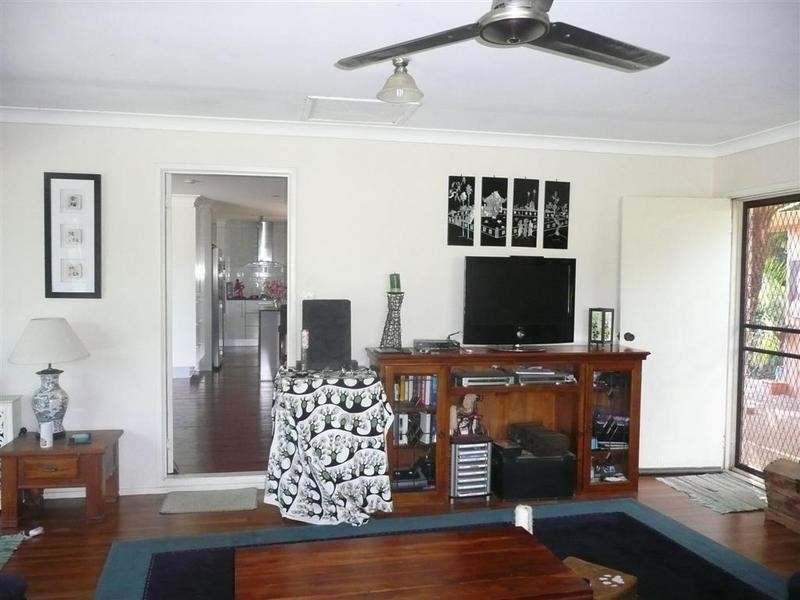 15 Parkview Road, Glass House Mountains QLD 4518