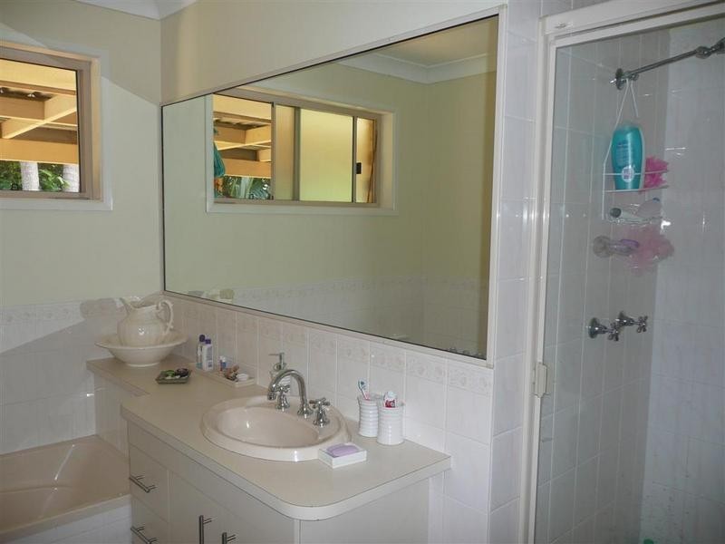 15 Parkview Road, Glass House Mountains QLD 4518