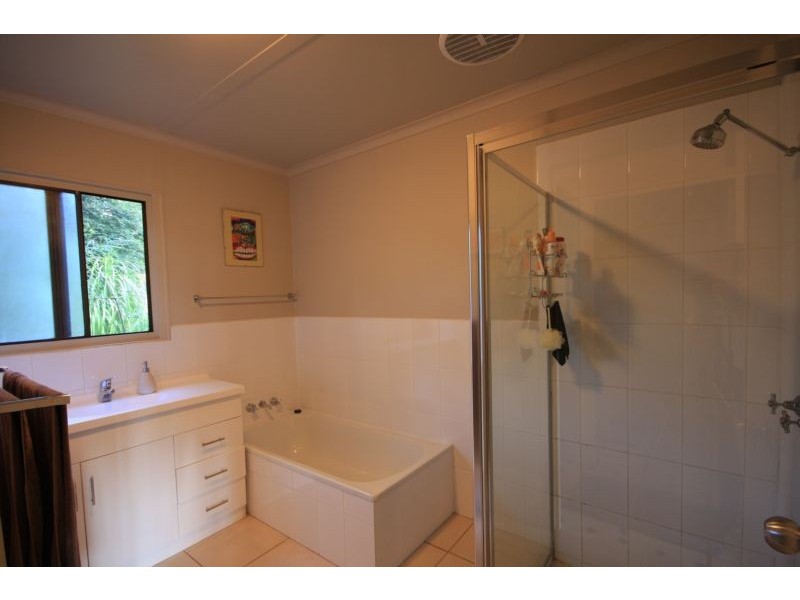 15 Youngs Road, Glass House Mountains QLD 4518