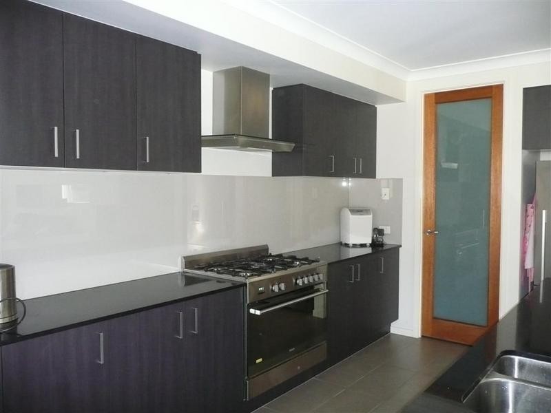 20 Fullerton Road, Glass House Mountains QLD 4518