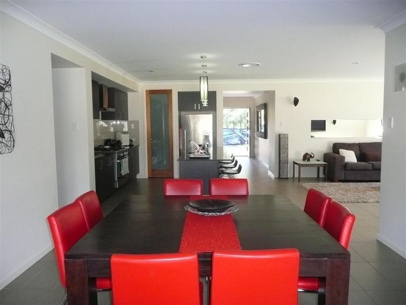 20 Fullerton Road, Glass House Mountains QLD 4518