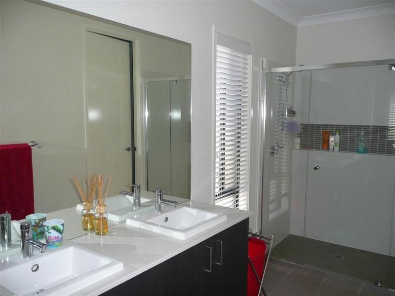 20 Fullerton Road, Glass House Mountains QLD 4518