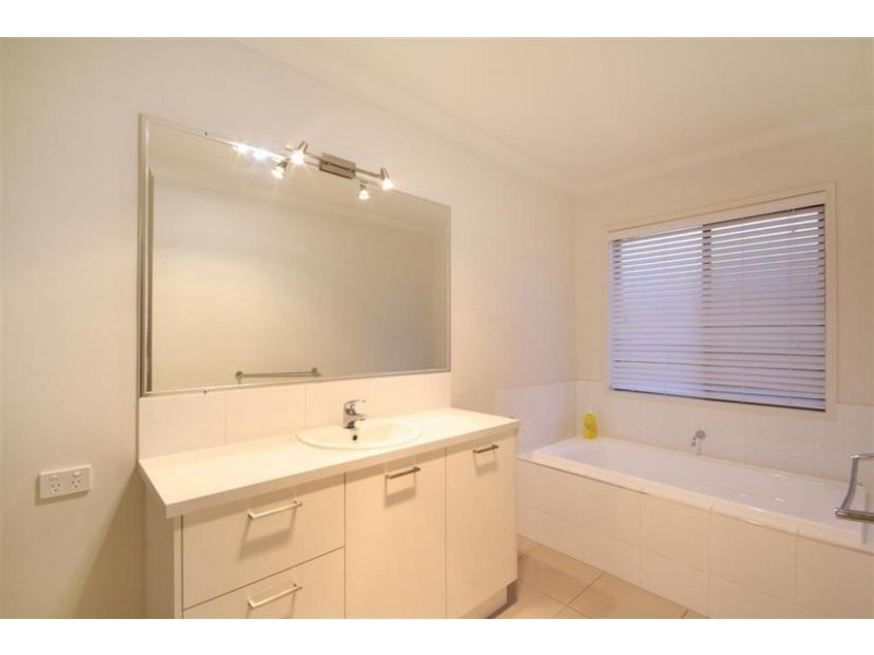 17 Monarch Place, Beerwah QLD 4519