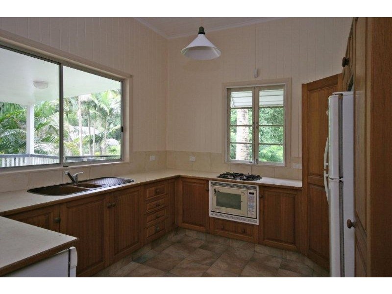 258 Peachester Road, Beerwah QLD 4519