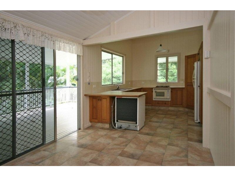 258 Peachester Road, Beerwah QLD 4519