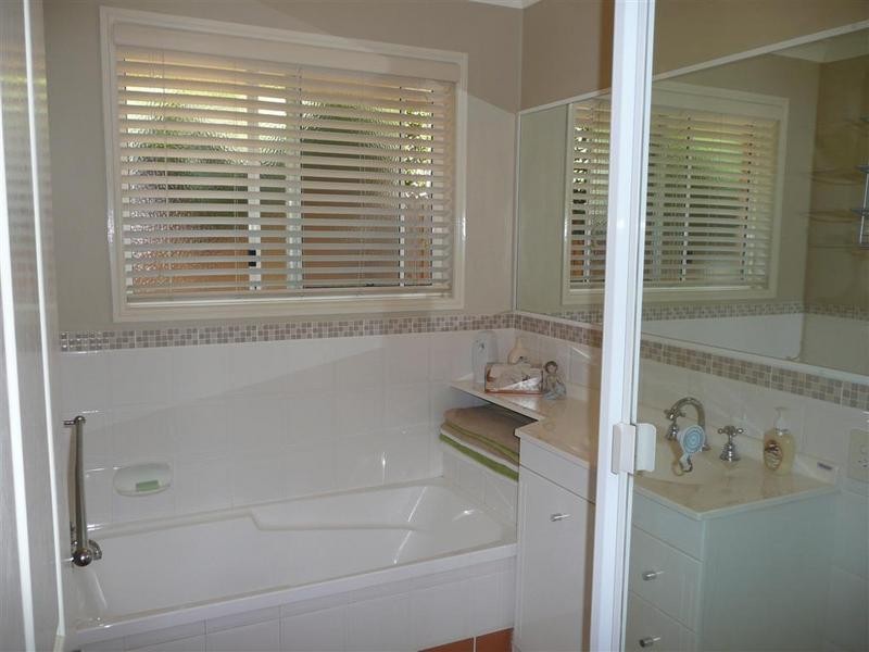 7 Dana Close, Glass House Mountains QLD 4518