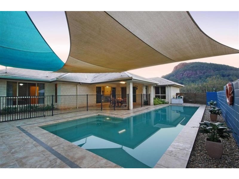 13 Peak View Place, Glass House Mountains QLD 4518