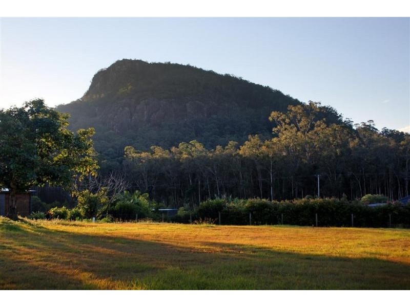 13 Peak View Place, Glass House Mountains QLD 4518