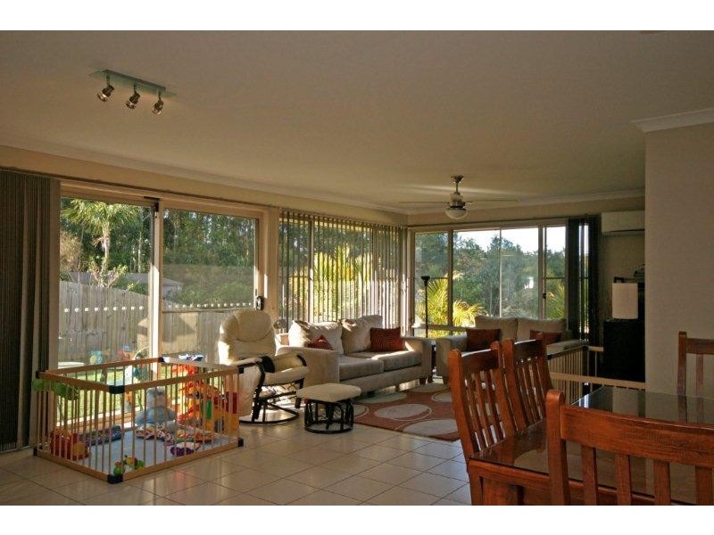 33 Kirsten Drive, Glass House Mountains QLD 4518