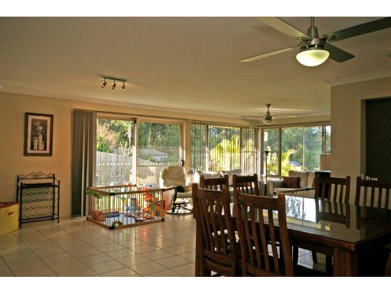 33 Kirsten Drive, Glass House Mountains QLD 4518