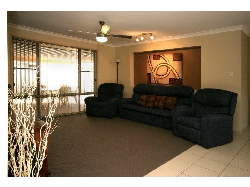 33 Kirsten Drive, Glass House Mountains QLD 4518