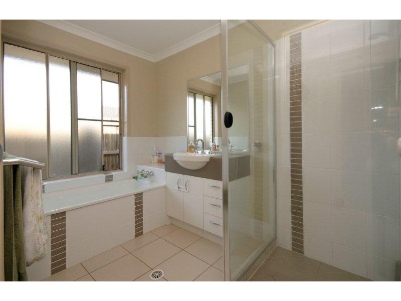 33 Kirsten Drive, Glass House Mountains QLD 4518