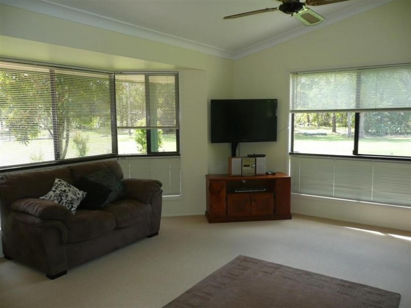 33 Woodwood Road, Landsborough QLD 4550