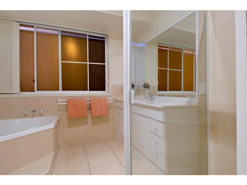 4 Toriana Place, Beerwah QLD 4519