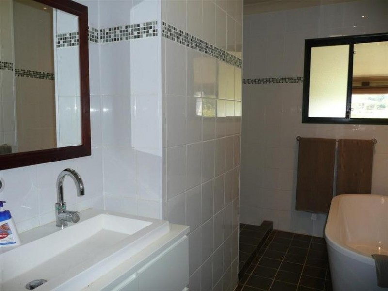 28 Clearview Drive, Glass House Mountains QLD 4518