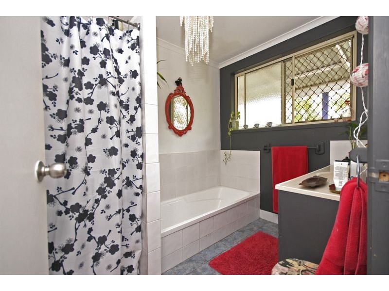 71 Railway Parade, Glass House Mountains QLD 4518