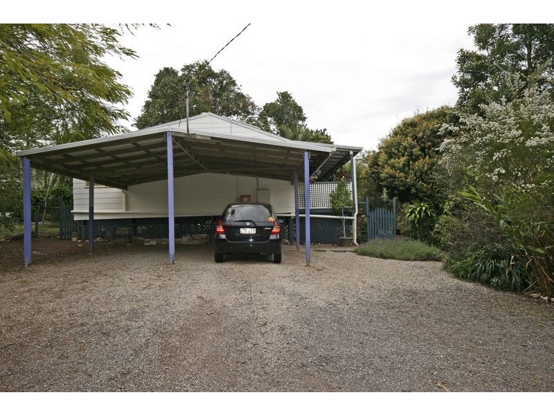 71 Railway Parade, Glass House Mountains QLD 4518