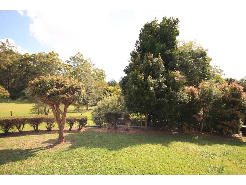 11 Buzaki Road North, Glass House Mountains QLD 4518