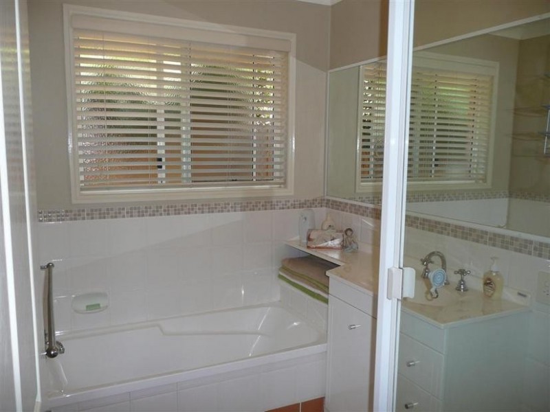 7 Dana Close, Glass House Mountains QLD 4518