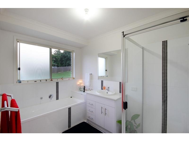 2 Bronzewing Place, Glass House Mountains QLD 4518