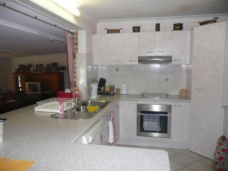 18 Bowen Road, Glass House Mountains QLD 4518