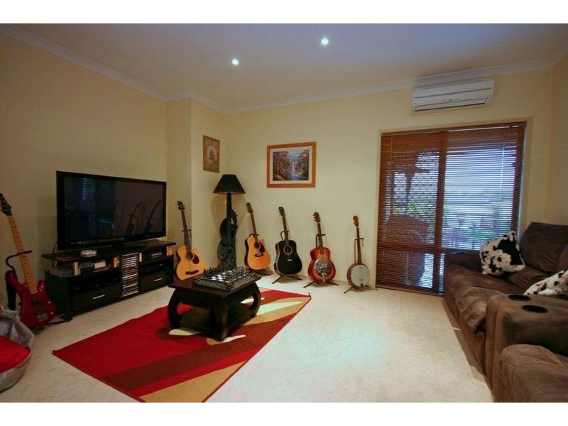 18 Smerdon Way, Glass House Mountains QLD 4518