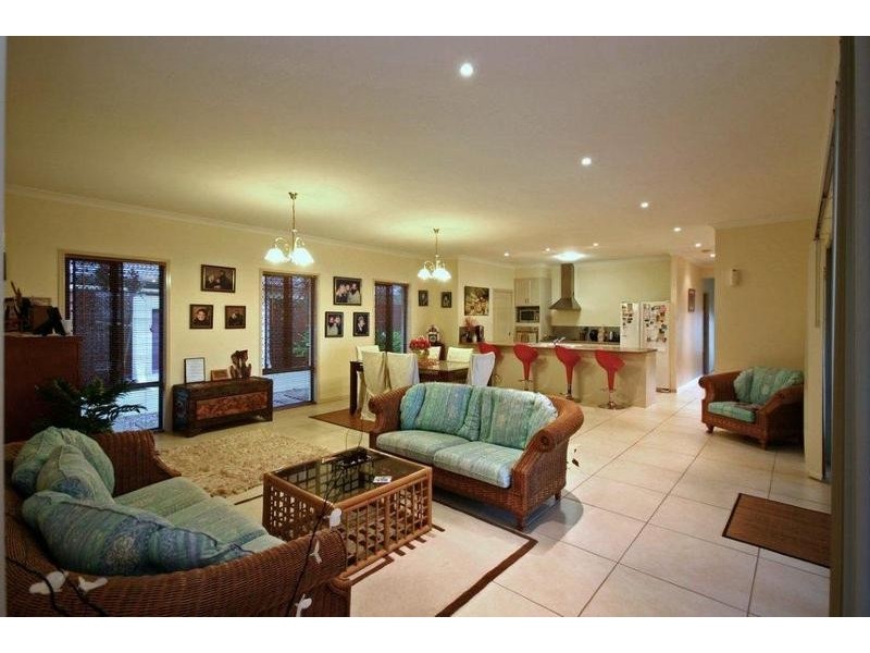 18 Smerdon Way, Glass House Mountains QLD 4518