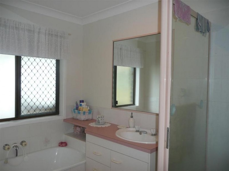 9 Ruwa Drive, Glass House Mountains QLD 4518