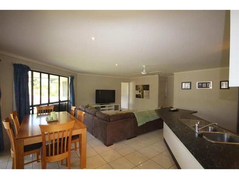 9 Coolamon Cres, Beerwah QLD 4519