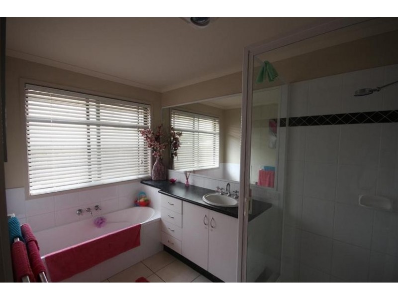9 Coolamon Cres, Beerwah QLD 4519