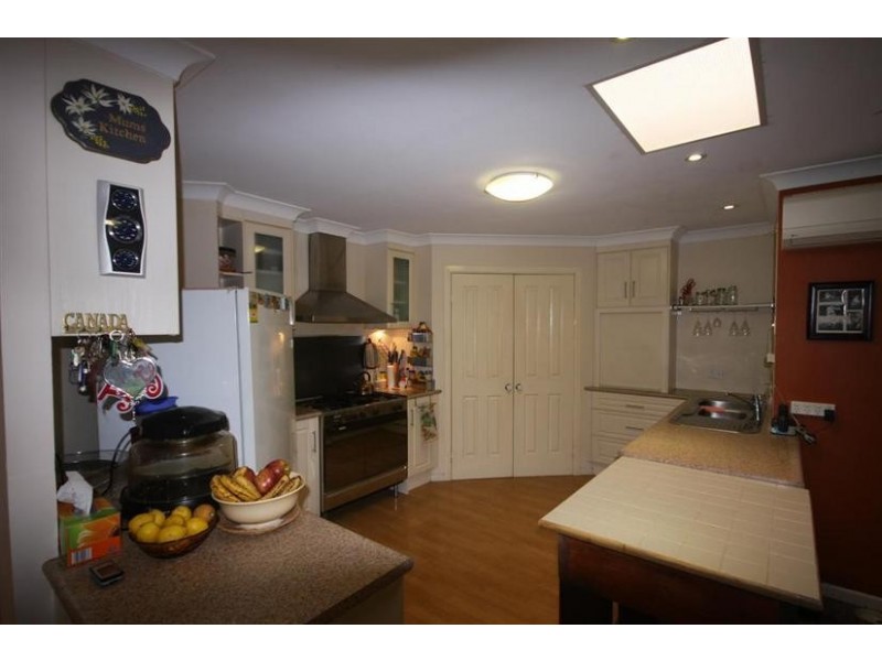 27 Cabrera Crescent, Beerwah QLD 4519