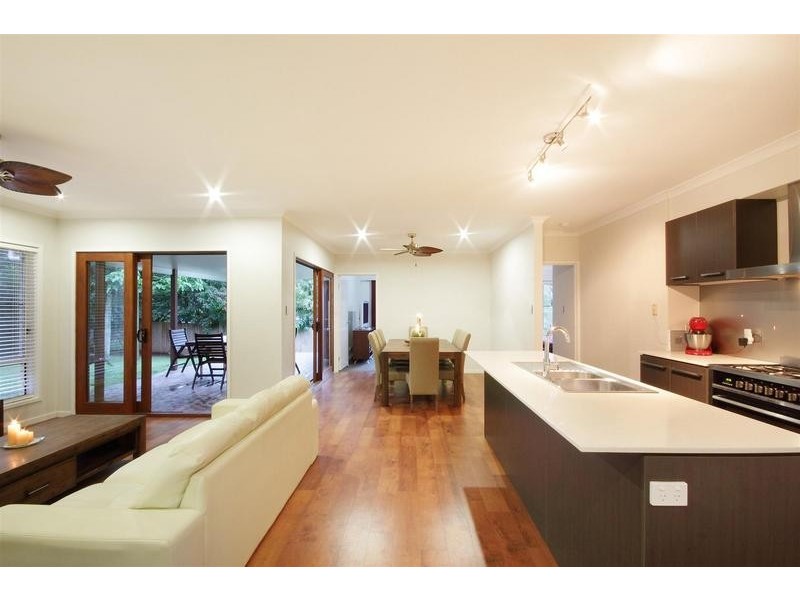 15 Ruwa Drive, Glass House Mountains QLD 4518