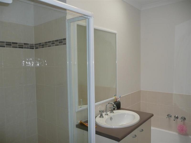 3/2A Swan Street, Beerwah QLD 4519