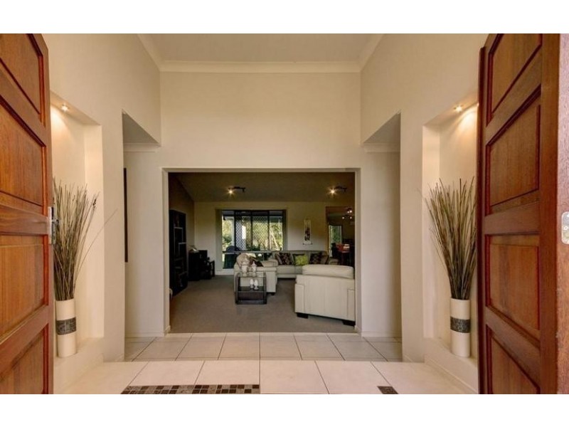 9 Taryn Close, Glass House Mountains QLD 4518