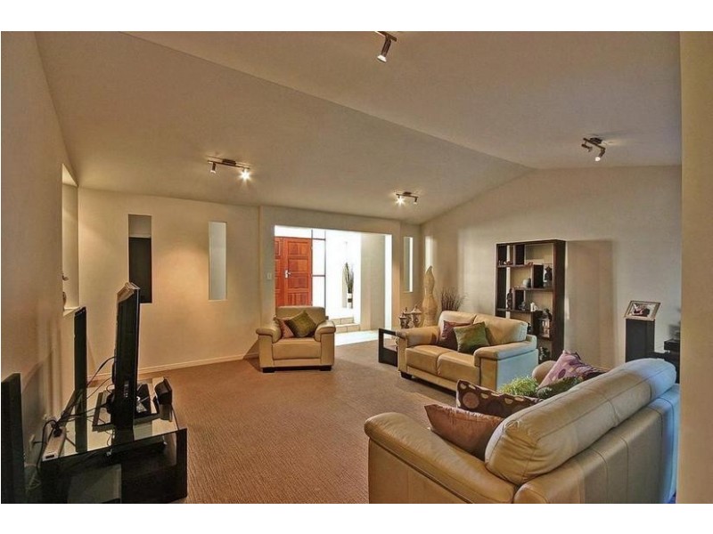 9 Taryn Close, Glass House Mountains QLD 4518