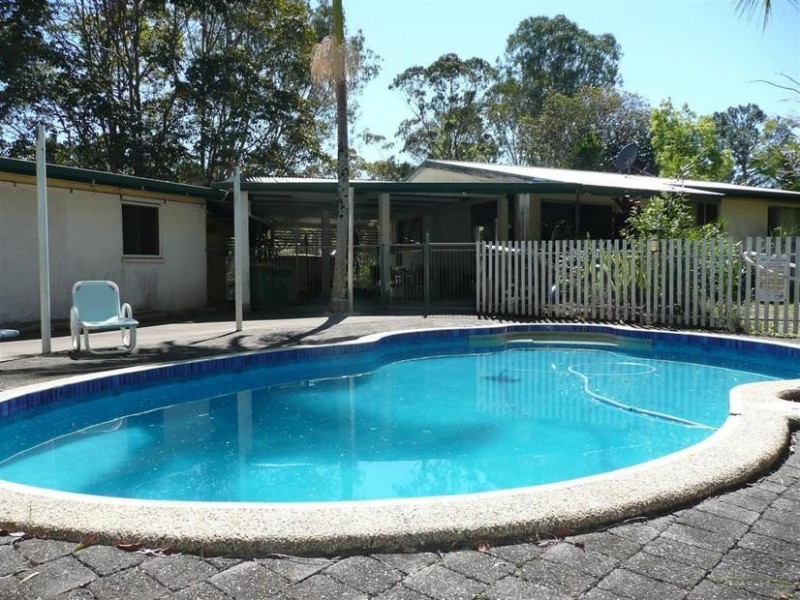 6 Reservoir Rd, Landsborough QLD 4550