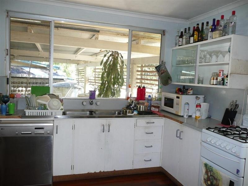 6 Reservoir Rd, Landsborough QLD 4550