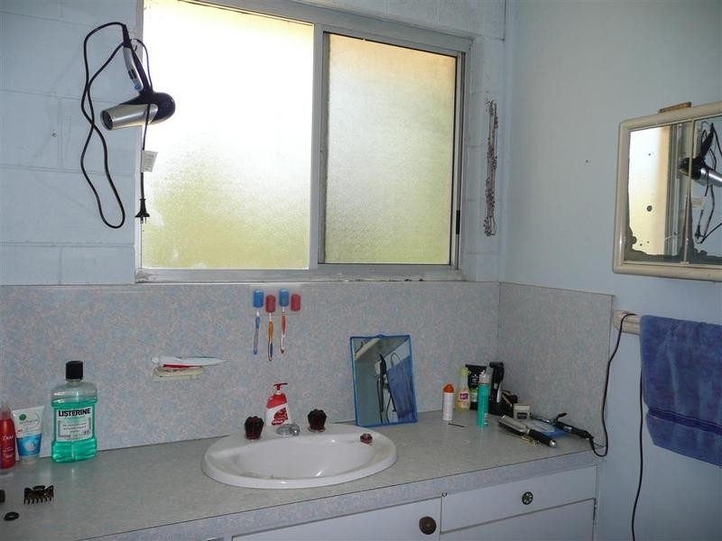 6 Reservoir Rd, Landsborough QLD 4550