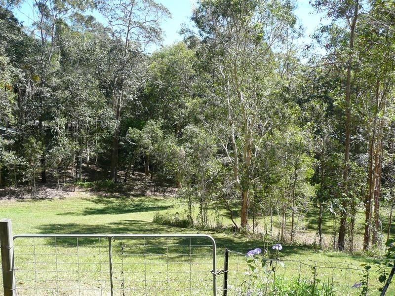 6 Reservoir Rd, Landsborough QLD 4550