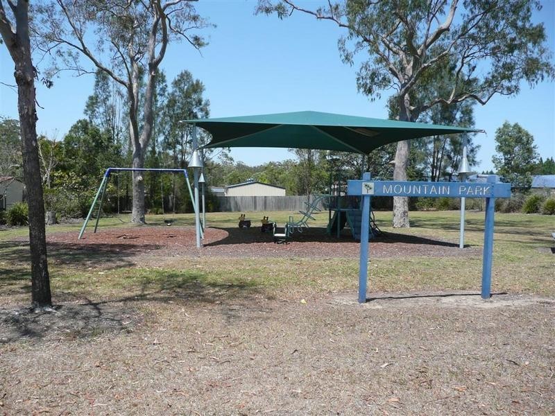4 Carriage Crescent, Beerburrum QLD 4517