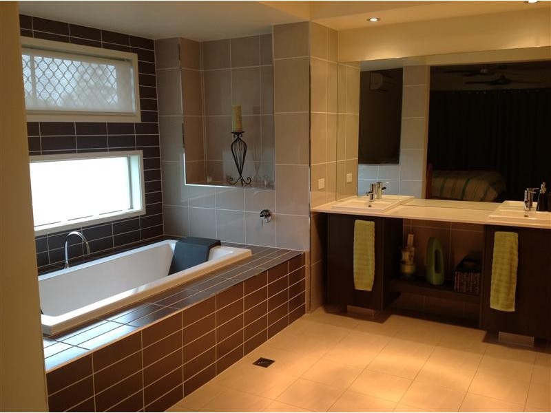 12 Rainbow Court, Glass House Mountains QLD 4518