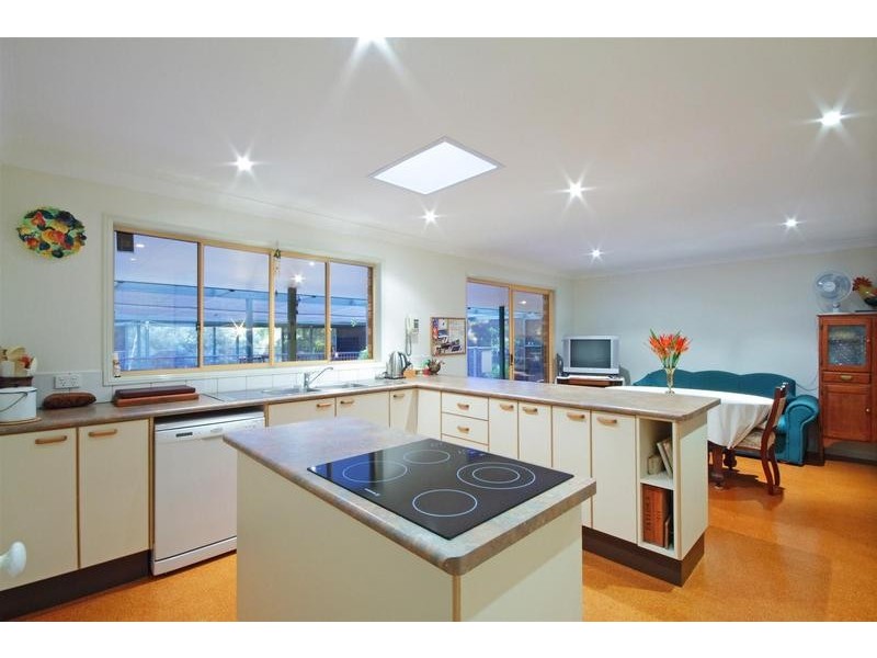 18 Tallawong Close, Beerwah QLD 4519