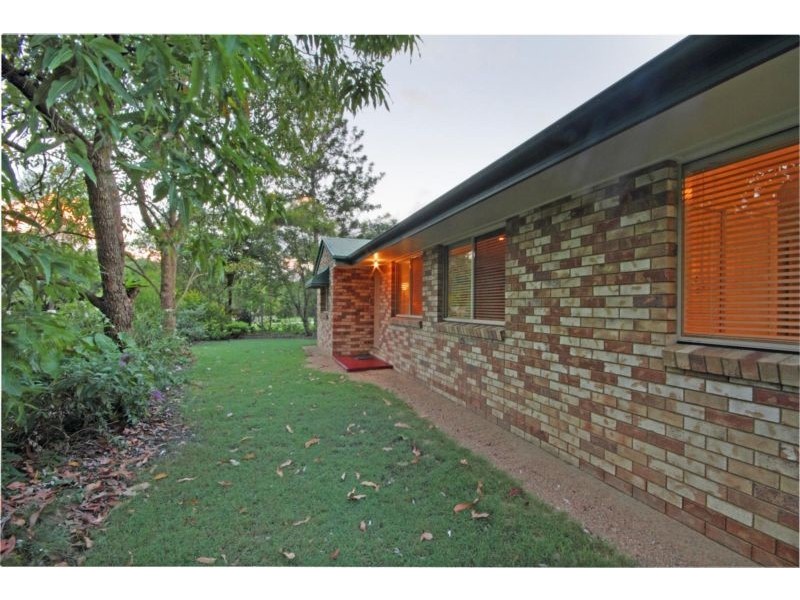 18 Tallawong Close, Beerwah QLD 4519