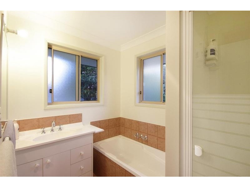 18 Tallawong Close, Beerwah QLD 4519