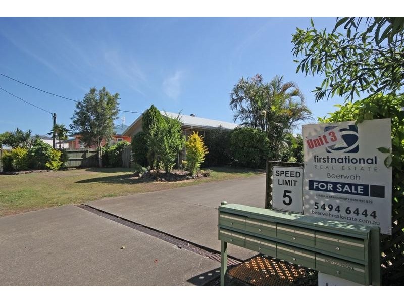 3/8 Simpson Street, Beerwah QLD 4519