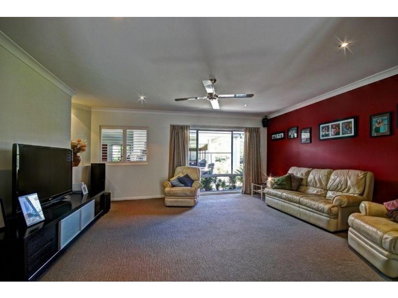 16 Hillcrest Court, Beerwah QLD 4519