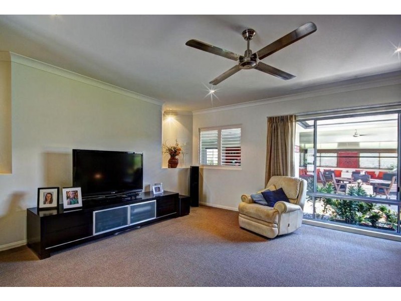 16 Hillcrest Court, Beerwah QLD 4519