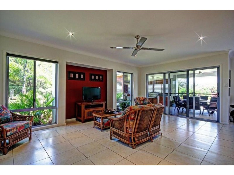 16 Hillcrest Court, Beerwah QLD 4519